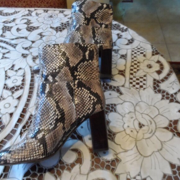 Tory Burch Python Print Ankle Heeled Boots Size 8.5M - Picture 7 of 16
